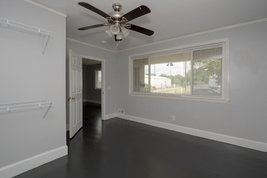 Building Photo - 1313 Hamrick St