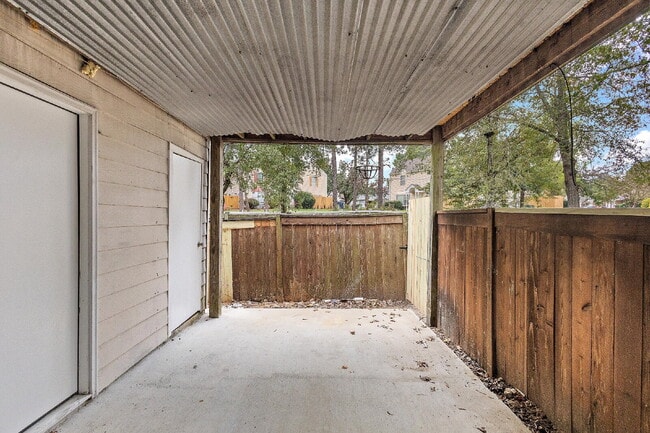 Building Photo - 3/2 townhouse at the Rez!