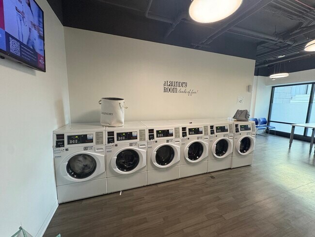 Building Photo - 8 W Chestnut St