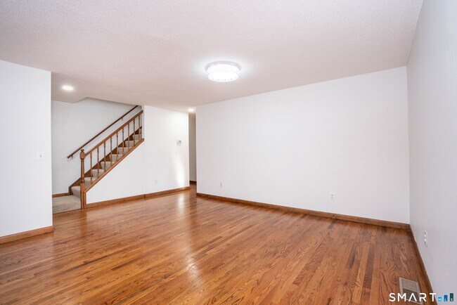 Building Photo - 449 S Main St