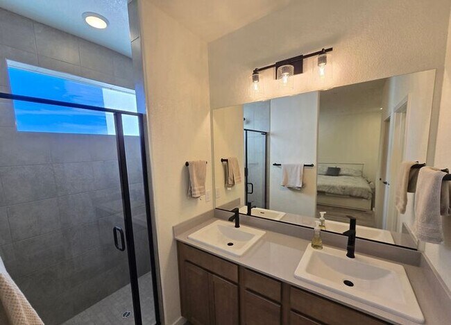 Building Photo - New Modern Fully Furnished Three-Story Townhome Near the Truckee River