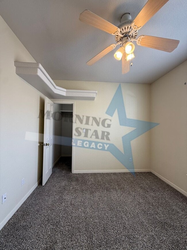 Building Photo - Spacious 3-Bedroom Home Off Roadrunner!