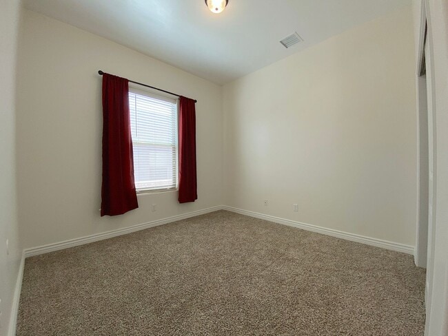 Building Photo - East El Paso 4 bed/ 2.5 Bath Refrig A/C