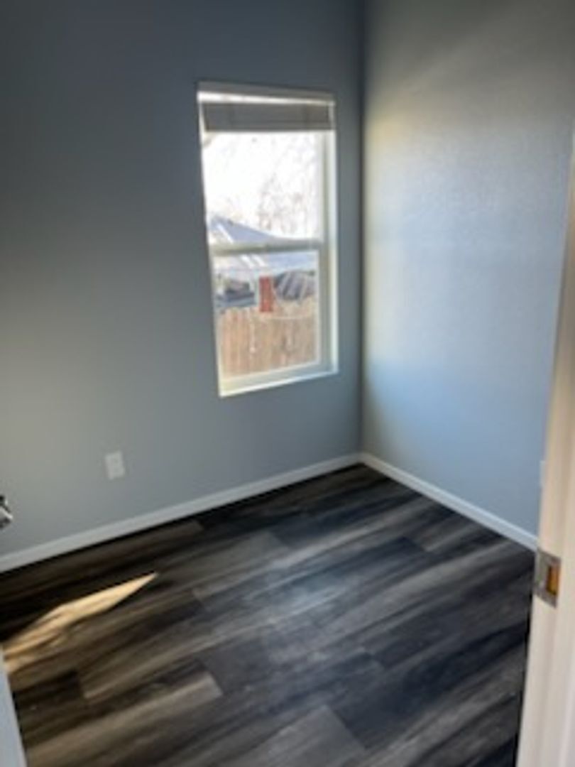 Building Photo - Anthony's