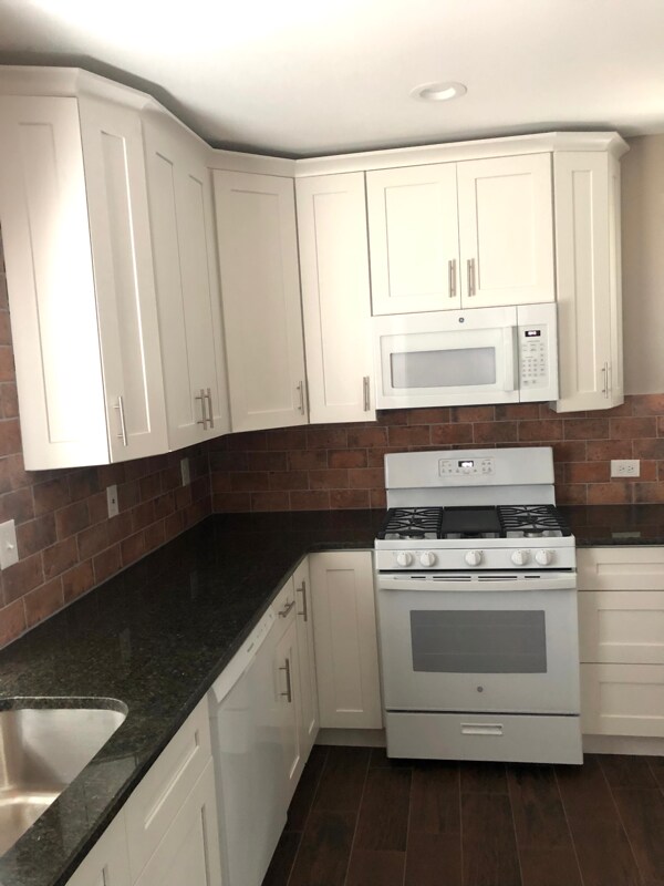 Building Photo - 1206 E Main St