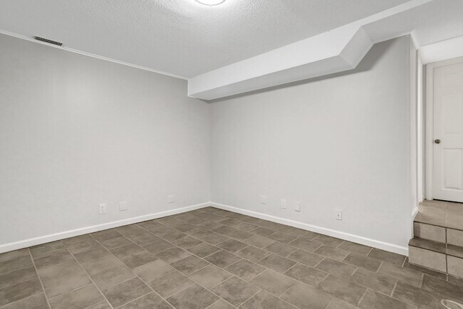 Building Photo - 2 Bedroom 2 Bathroom Condo Available for Rent