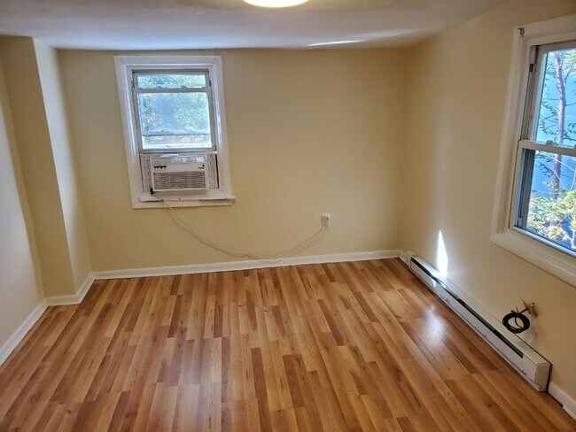 Building Photo - 25 E Pall Mall St