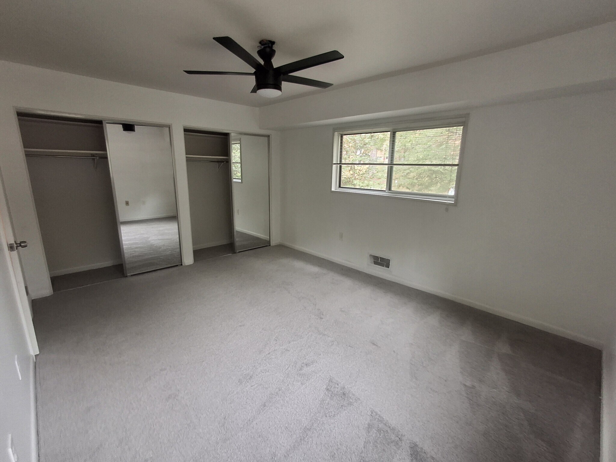 Building Photo - 10670 Weymouth St