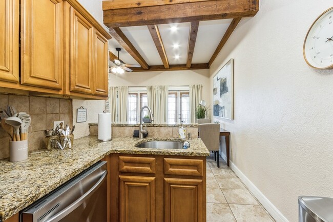 Building Photo - 1111 W 46th St