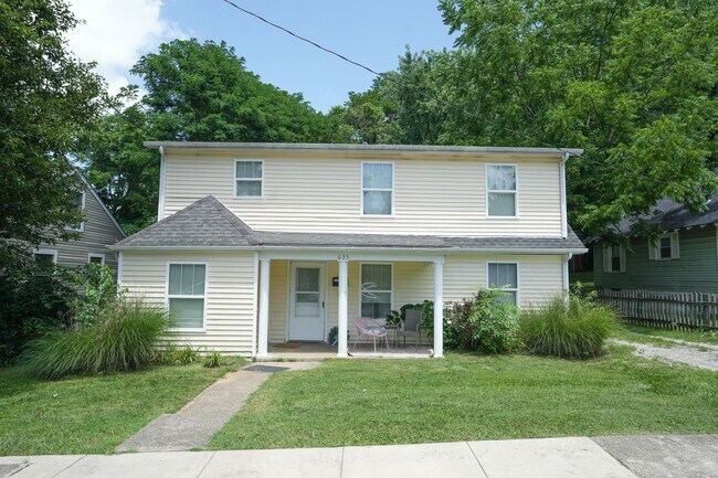 Building Photo - 633 Golfview Dr