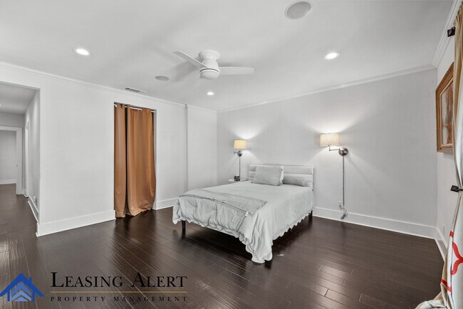 Building Photo - 1326 N Fairfax Ave