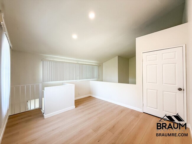 Building Photo - 4404 Stern Ave