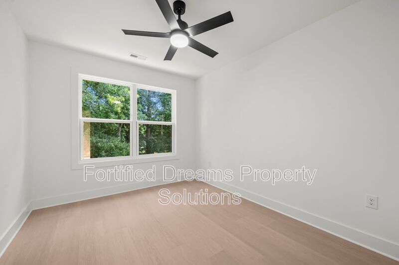 Building Photo - 806 W Dameron Ave