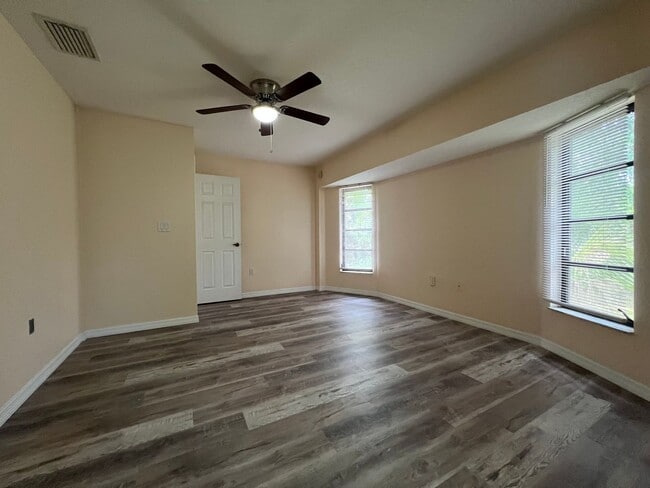 Building Photo - 18090 Avonsdale Cir