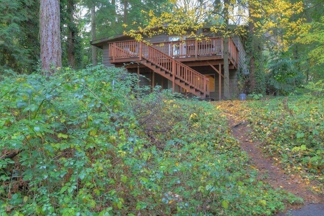 Building Photo - Charming 3 Bed 2 Bath Home in Eastgate
