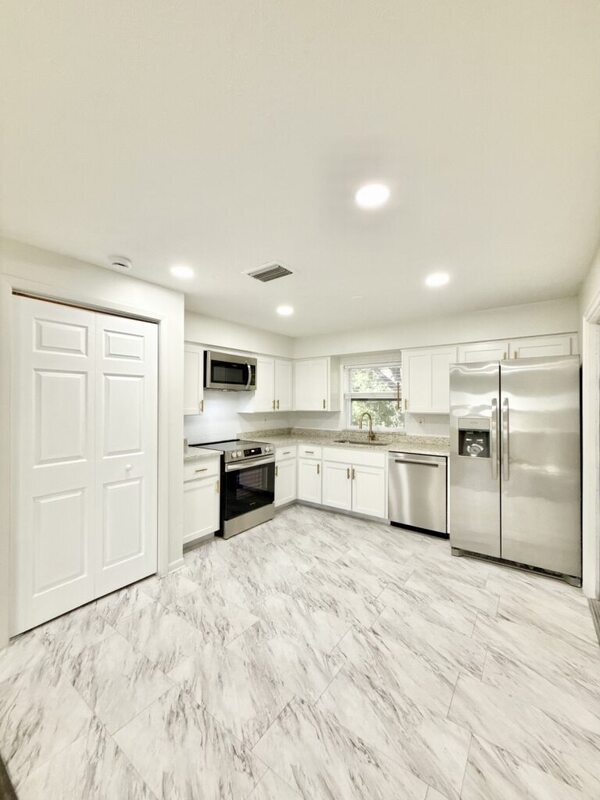 Building Photo - 11705 North Dr