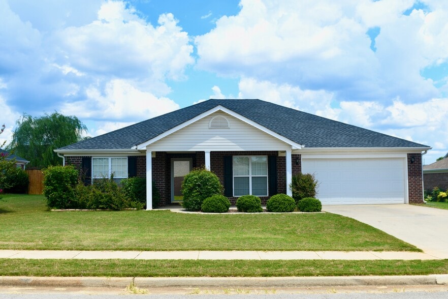 Covered Porch - 104 Kings Cross Dr