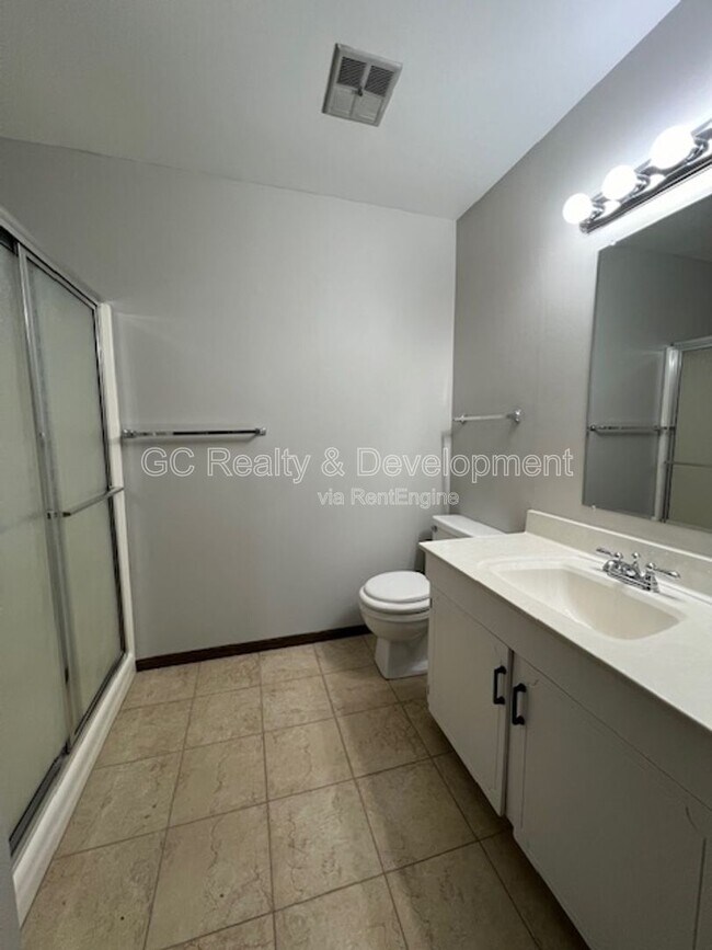 Building Photo - 7030 Barrington Ct