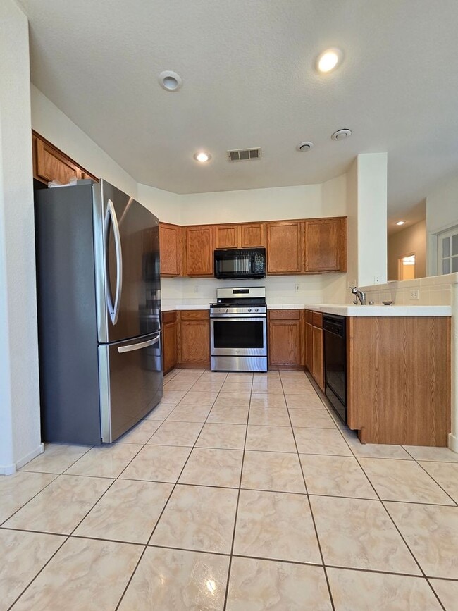 Building Photo - A Fabulous 3 Bedroom Home in Seven Hills