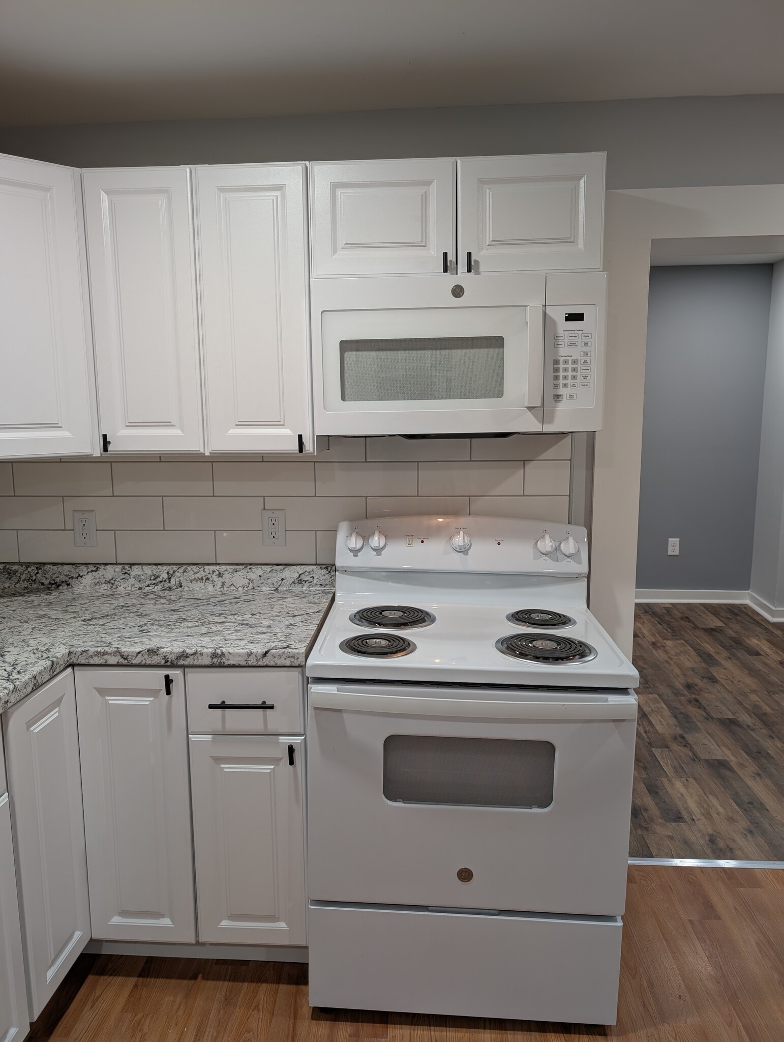 Building Photo - 404 S Barre Rd