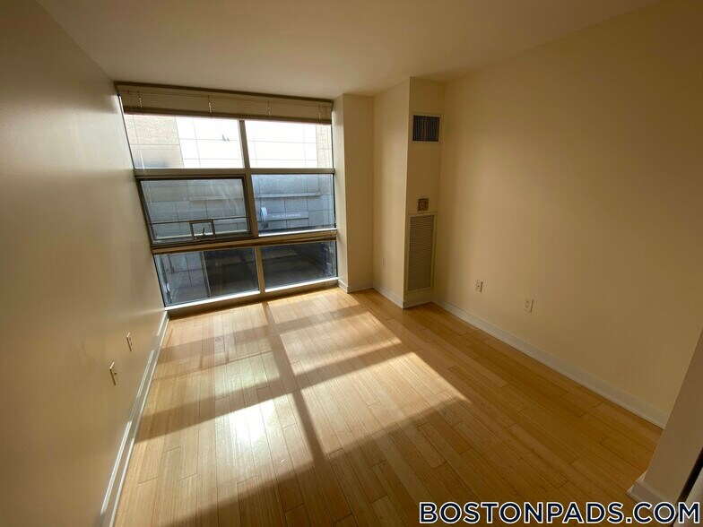 Building Photo - 40 Boylston St