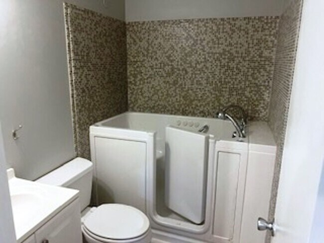 Building Photo - Convenient 3BR/2BA in Vestavia near Collonade