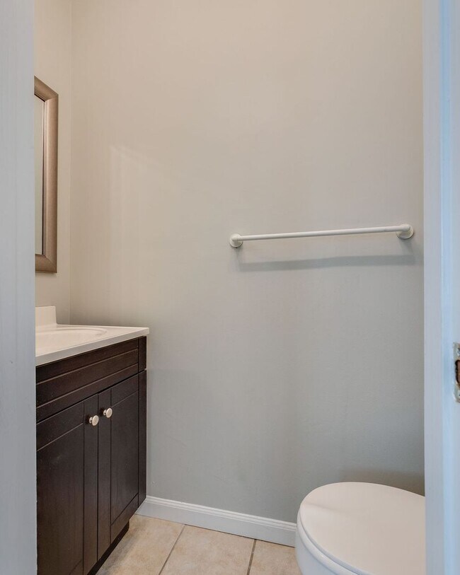 Building Photo - 606 Pine Ridge Rd