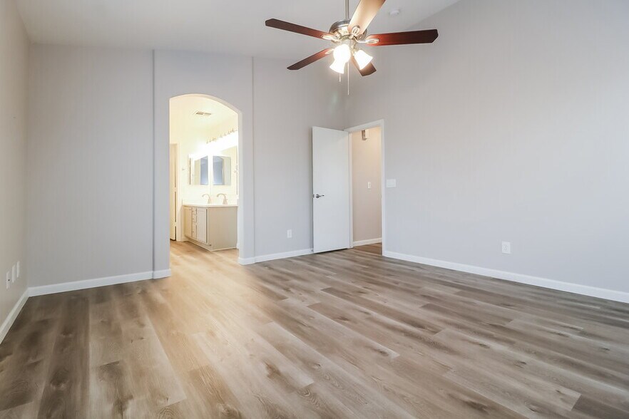 Building Photo - 24254 W Desert Bloom St