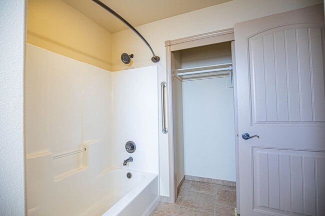 Building Photo - Cozy 3 Bed 2 Bath You've Been Looking For!