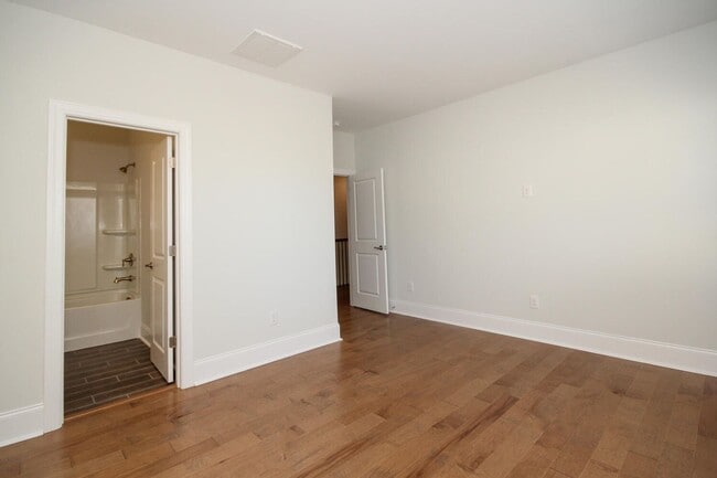 Building Photo - Beautiful John Wieland 3 bedroom 3.5 bath ...