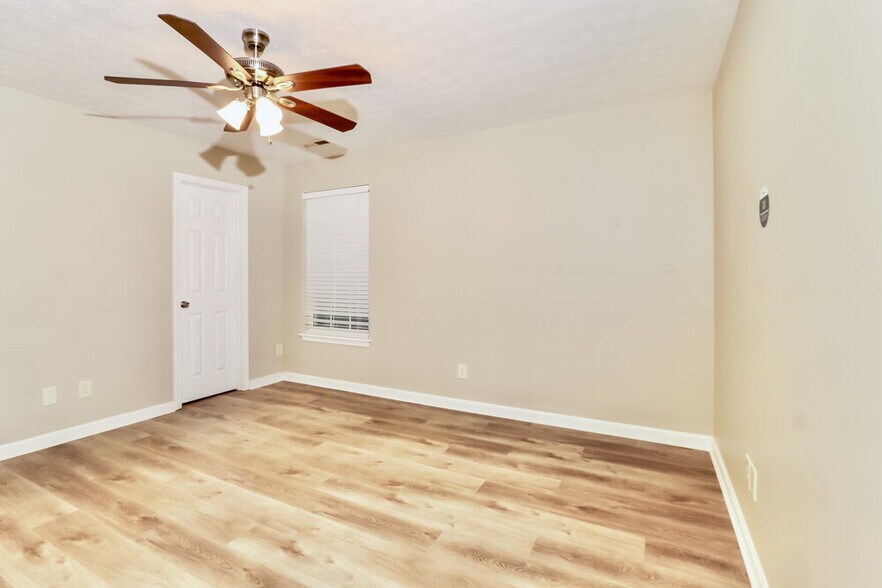 Building Photo - 11109 Meadow Chase Ct