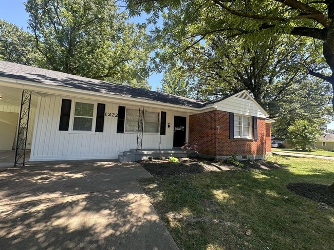 Primary Photo - 1222 Dogwood Dr