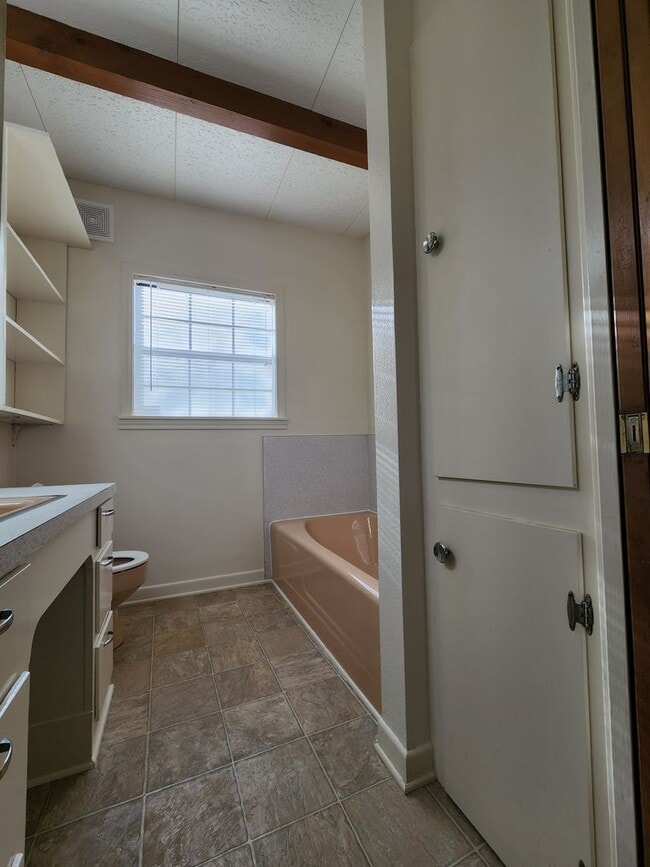 Building Photo - 1827 S Fredonia St