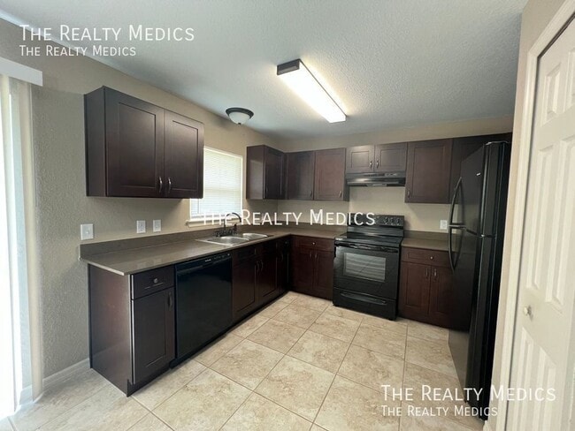 Building Photo - 16147 SW 17th Ave