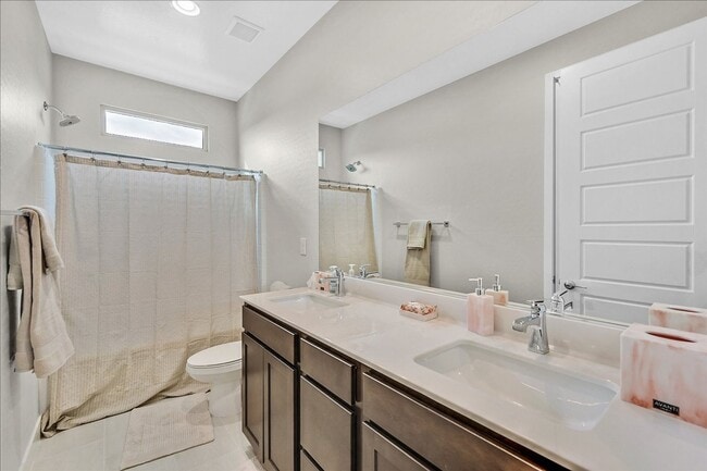 Building Photo - Experience True Luxury Living In The Heart Of Summerlin