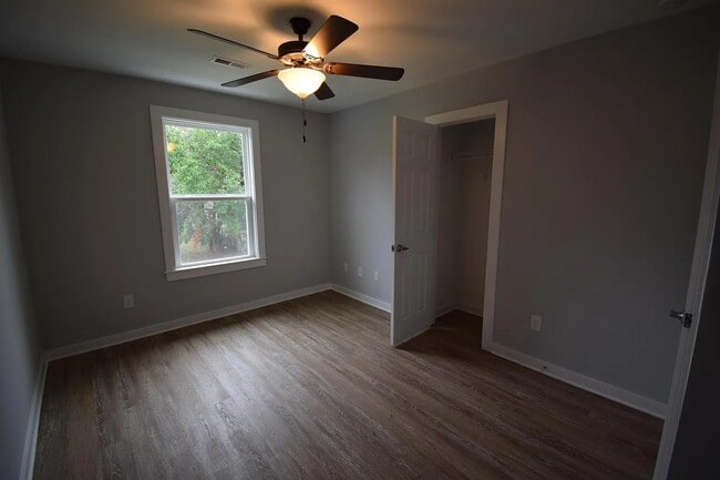 Building Photo - 1907 Grayson St