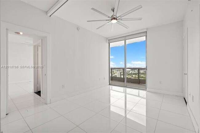 Building Photo - 900 Biscayne Blvd