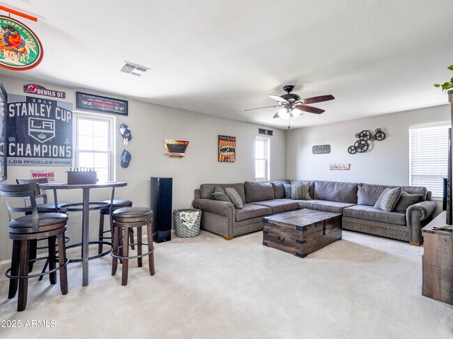 Building Photo - 761 W Desert Hollow Dr