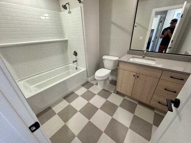 Building Photo - Coral Canyon 4-Bedroom End-Unit Townhome! Brand New!!