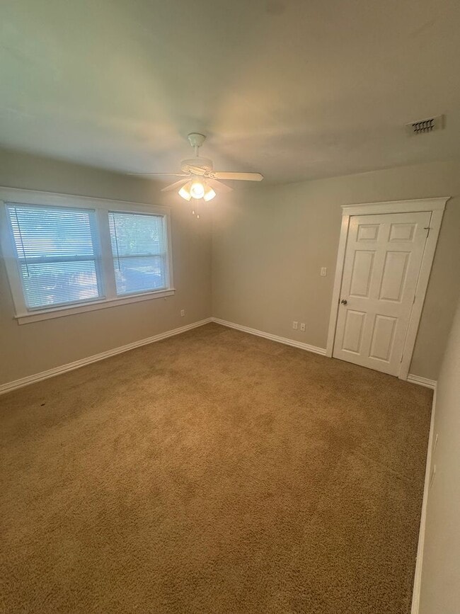 Building Photo - 1/1 with Fenced Yard - Charming Historic Home UPDATED