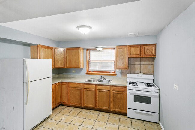 Building Photo - 805 N 22nd Ave