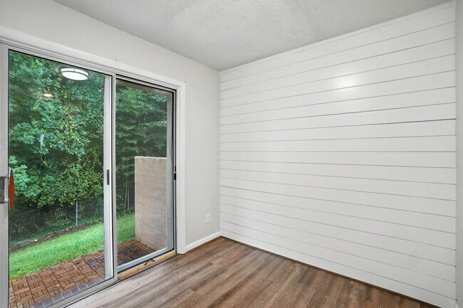 Building Photo - 1101 Surry Ln