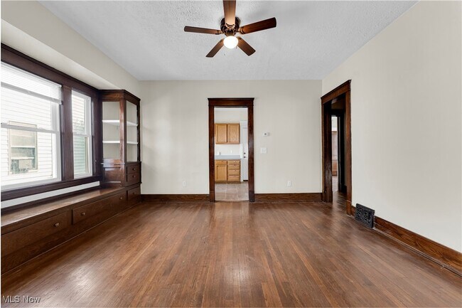 Building Photo - 1909 W 73rd St