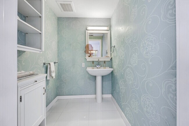 Building Photo - 3737 Collins Ave
