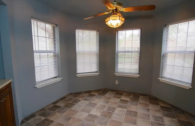 Building Photo - 3 Bed | 2 Bath | South Tulsa