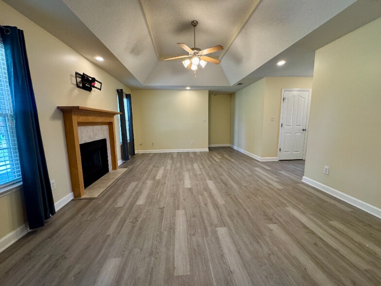 Building Photo - 3863 Heather Way
