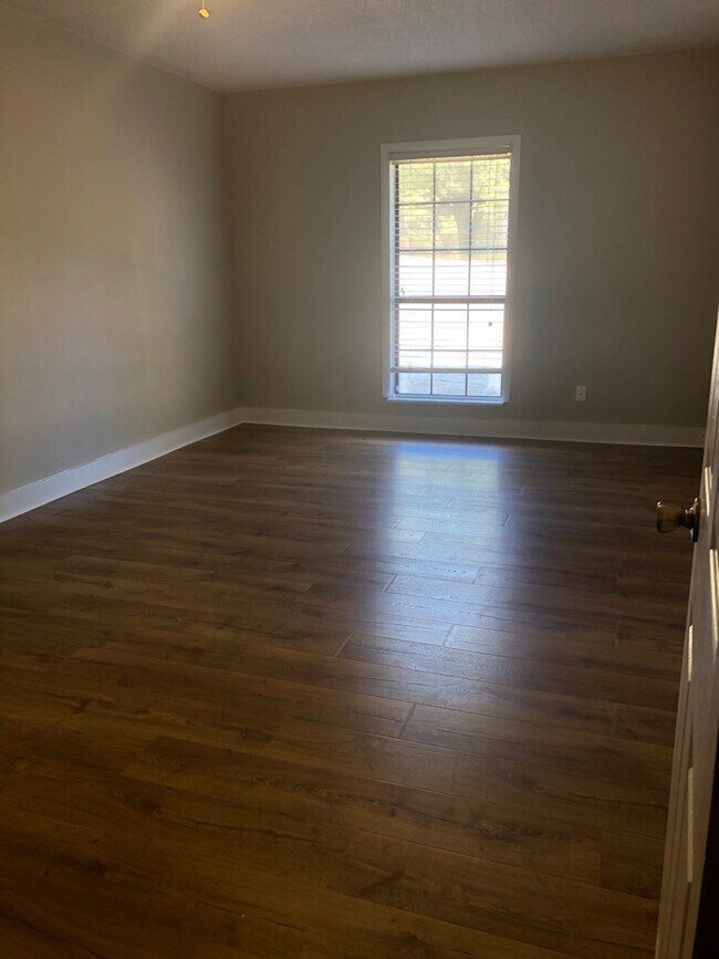 4th Bedroom/Bonus room, entrance by kitchen table - 130 Richard Dr