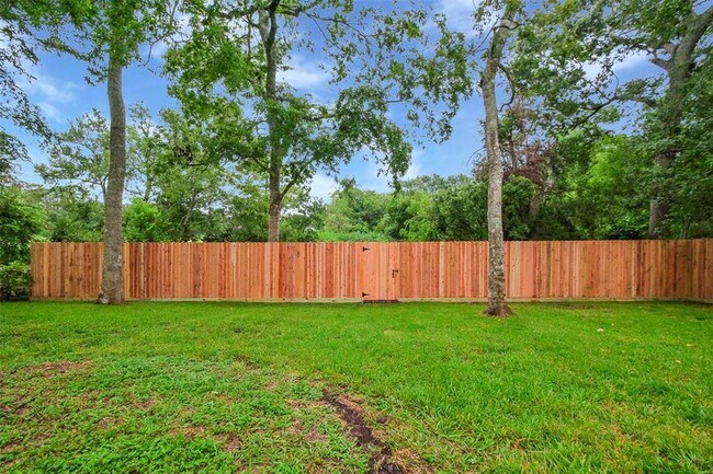 Building Photo - 4511 Ravine Dr