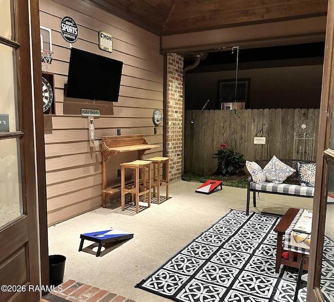 Building Photo - 330 Dunvegan Ct