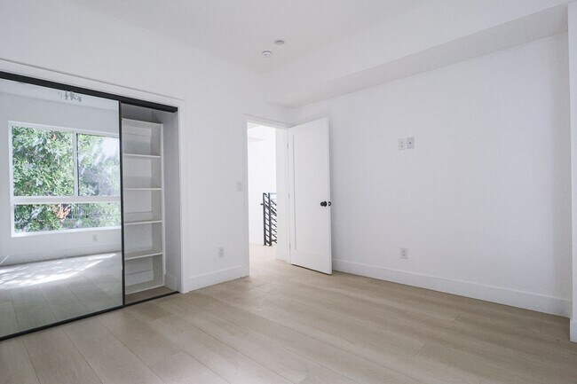 Building Photo - NEW CONSTRUCTION LUXURY 4 BED TOWNHOMES WITH ROOF DECKS